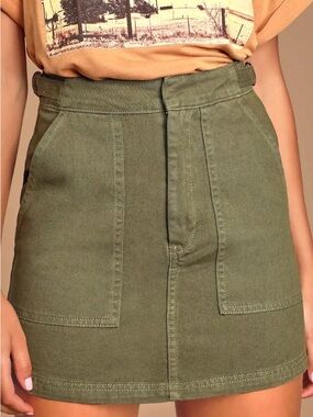 GREAT CONDITION day to day Olive Green Utility Mini Skirt Size 27